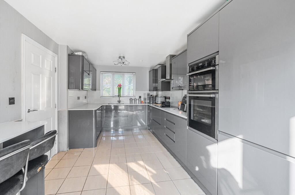 Voyager Drive, Swindon, Wiltshire photo 2