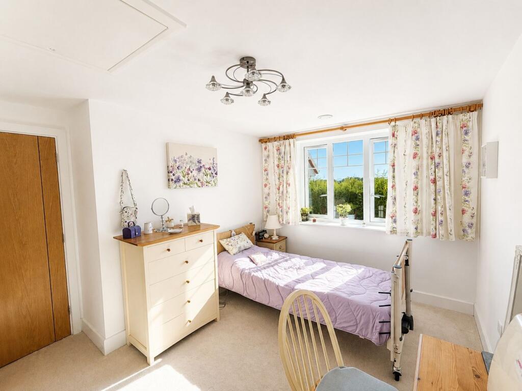 Little Common Road, Bexhill on Sea, TN39 photo 4
