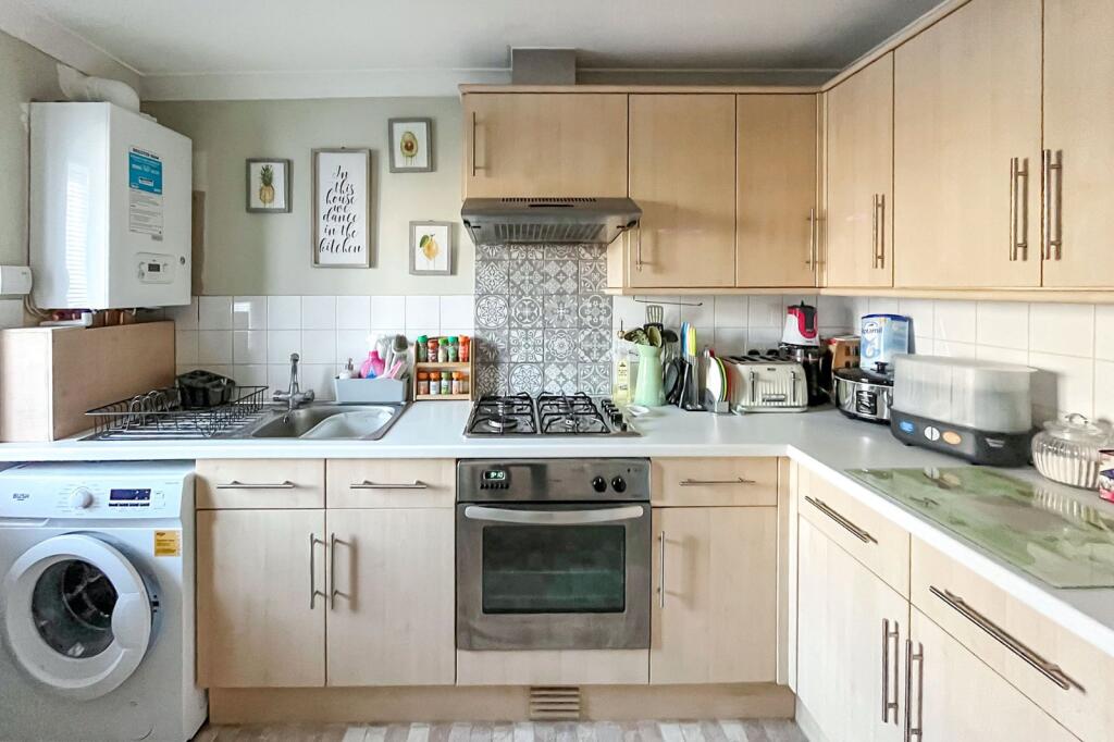 Apartment in Worthing, West Sussex - More