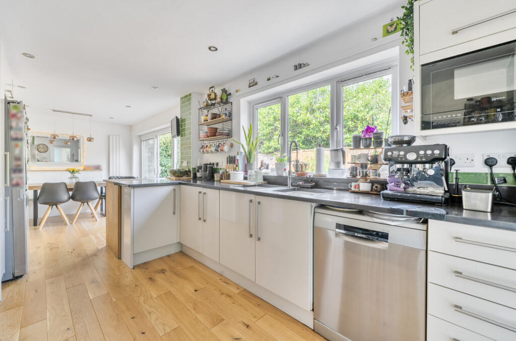 House in Burghfield Common, Burghfield - View 2