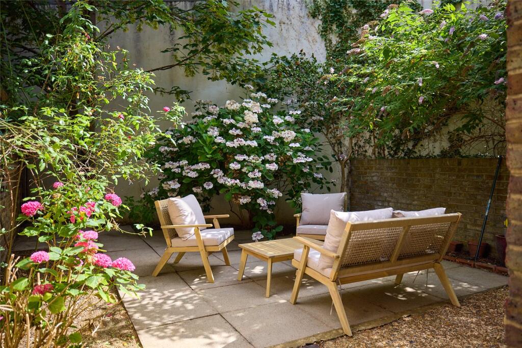 Apartment in London, Brook Green - View 2