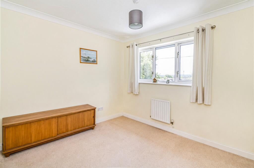 House in Eastleigh, Fair Oak and Horton Heath - More