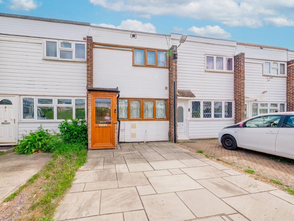 Main image of property: Vigerons Way, Grays, RM16