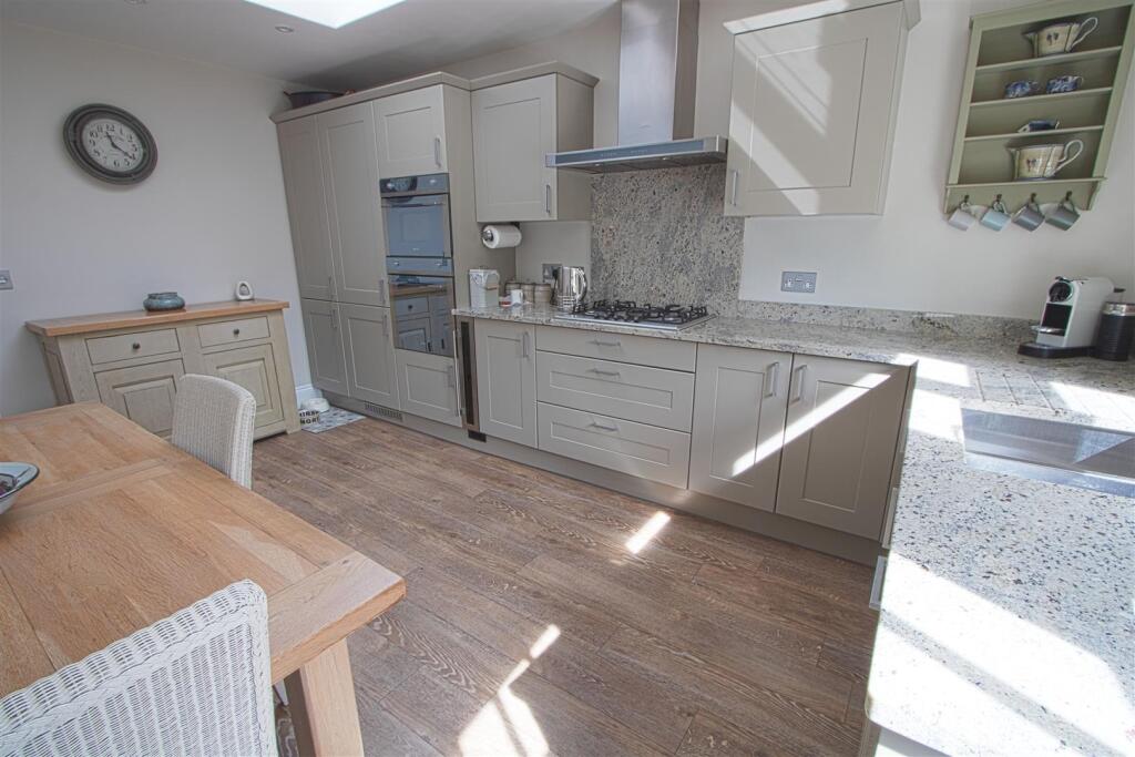 House in Basildon, Billericay - View 4