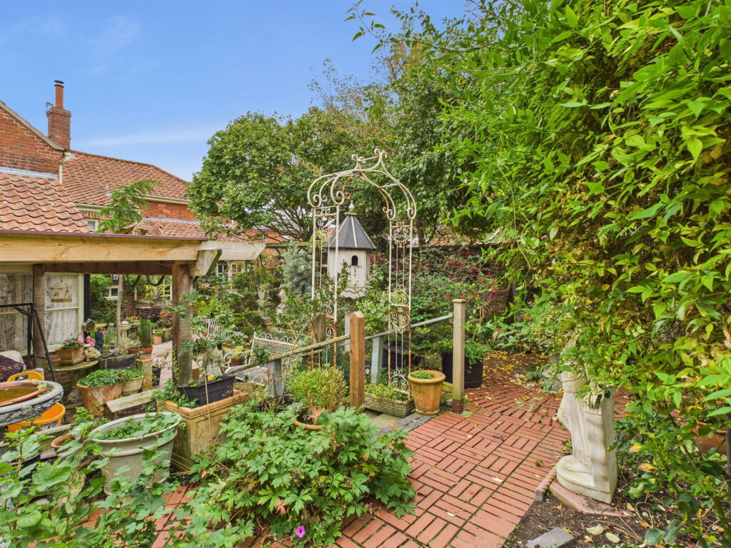 Main image of property: Dereham Road, Hingham, Norwich, NR9 4HU