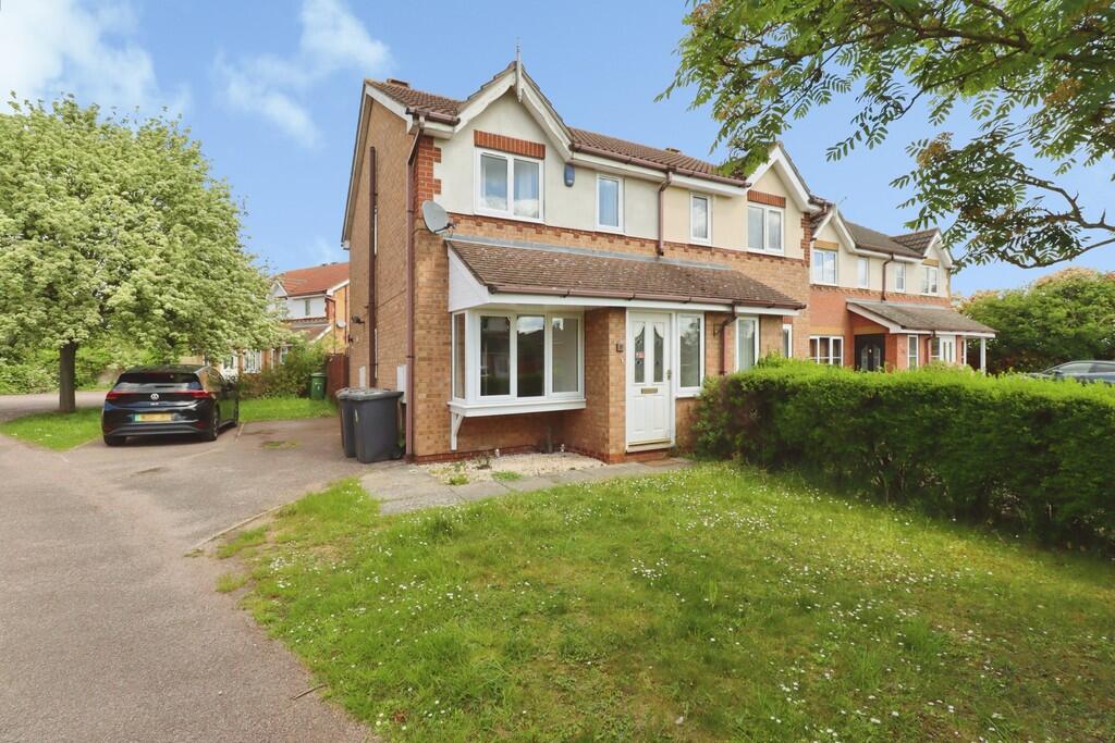 2-bed semi-detached on Admiral Walk, Lincoln, £187,500