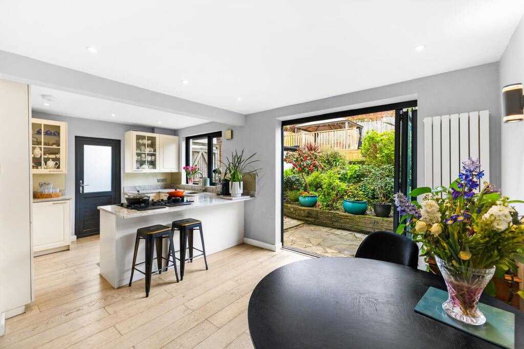 Sandringham Close, Hove photo 2