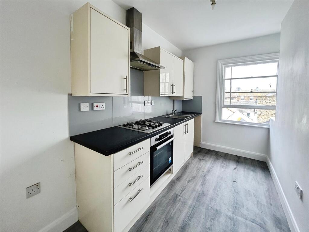 Apartment in Herne Bay, Hunter's Forstal, Mickleburgh Hill - View 3