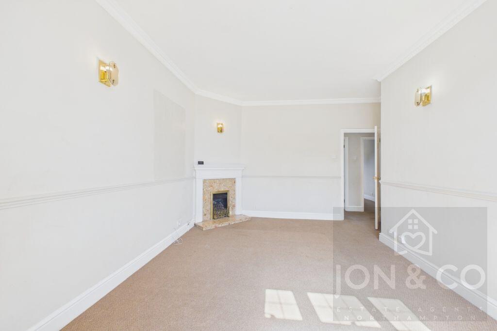 Apartment in Northampton, Westone - View 3