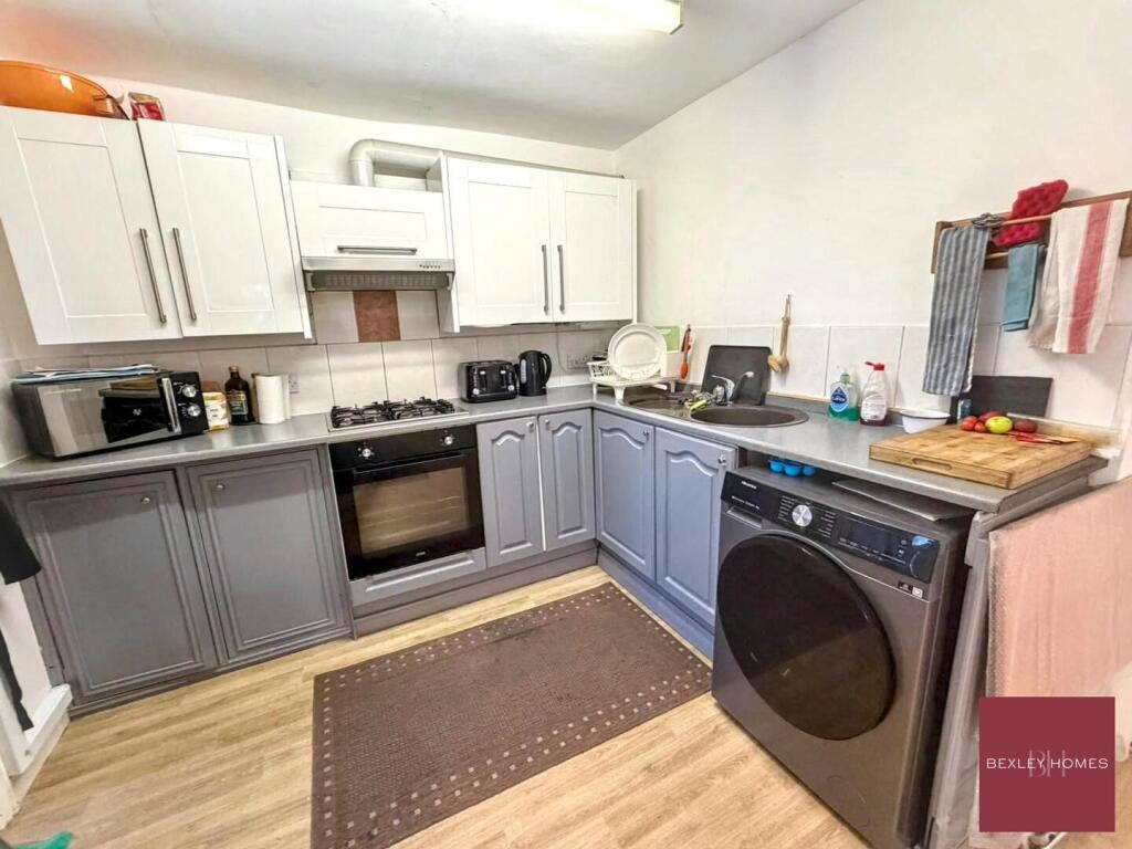 House in Dartford - More