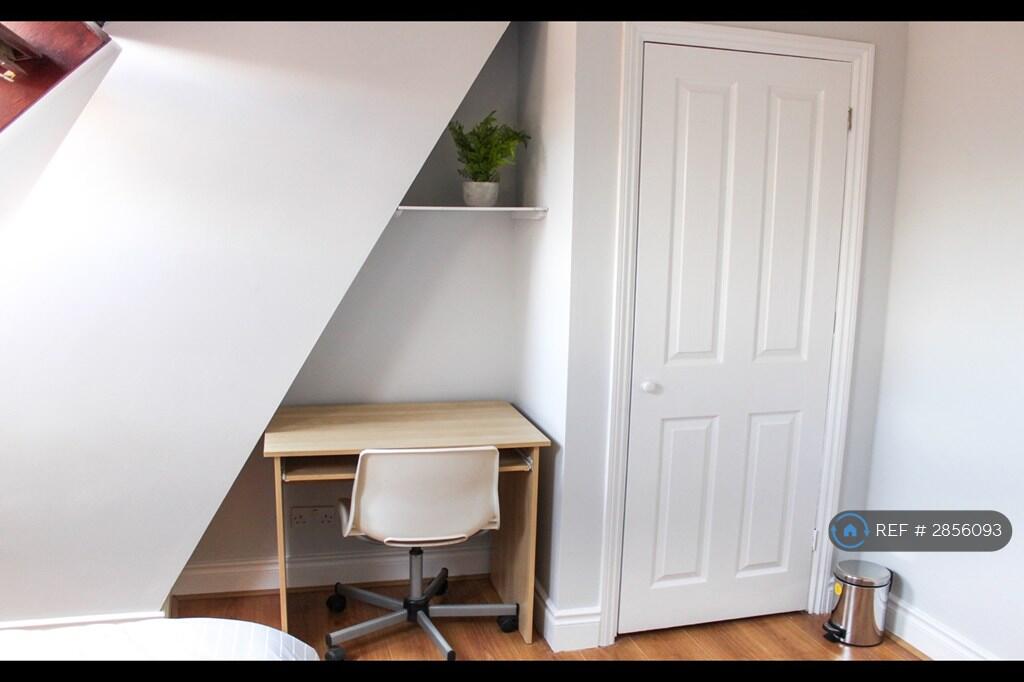 6 bedroom terraced house for rent