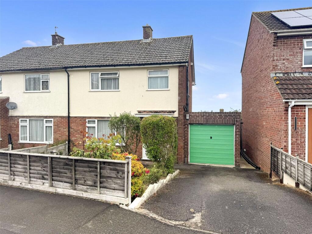 3-bed semi-detached on King Athelstan Drive, Chard, Somerset, TA20, £200,000