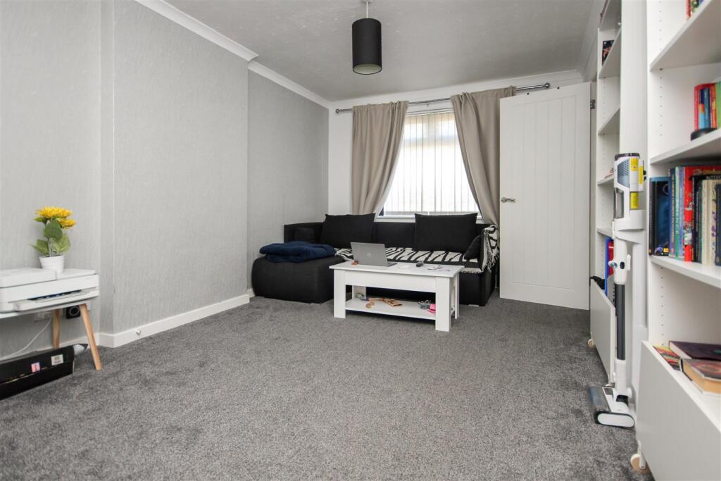 House in Wellingborough, Hatton Park - View 4
