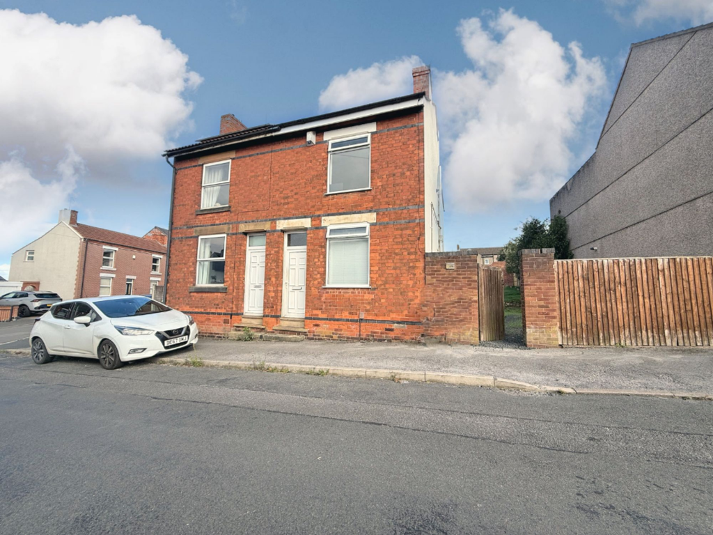 3-bed semi-detached on Sherwood Street, Kirkby-In-Ashfield, NG17, £130,000