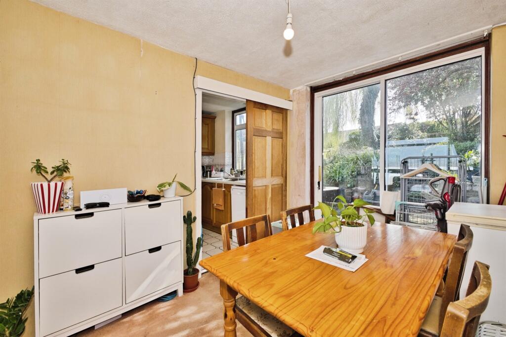 Additional image 5 of Yew Tree Close, Yeovil