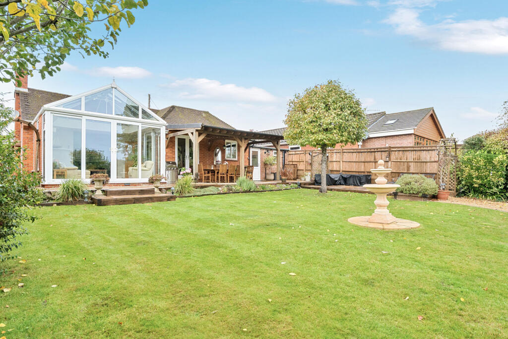 5-bed house on Oatlands Road, Shinfield, Reading, Berkshire, RG2, £800,000