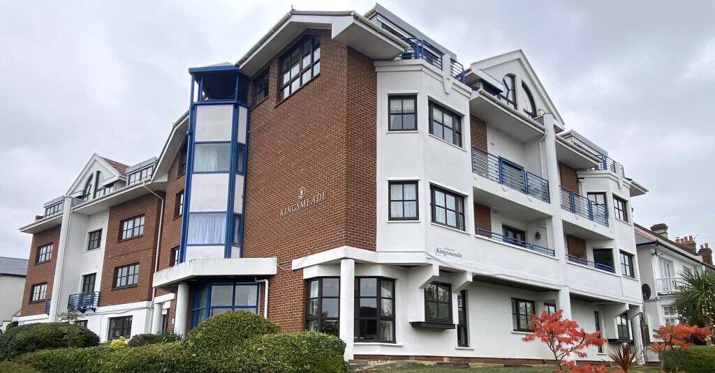 Main image of property: Flat 12 Kings Meade, Kings Road, Westcliff-on-Sea, Essex, SS0 8LT
