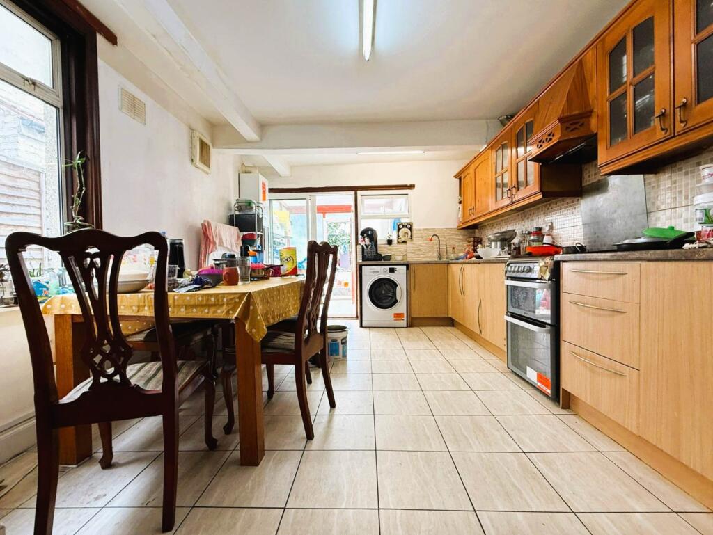 Sibley Grove, Manor Park, E12 photo 5