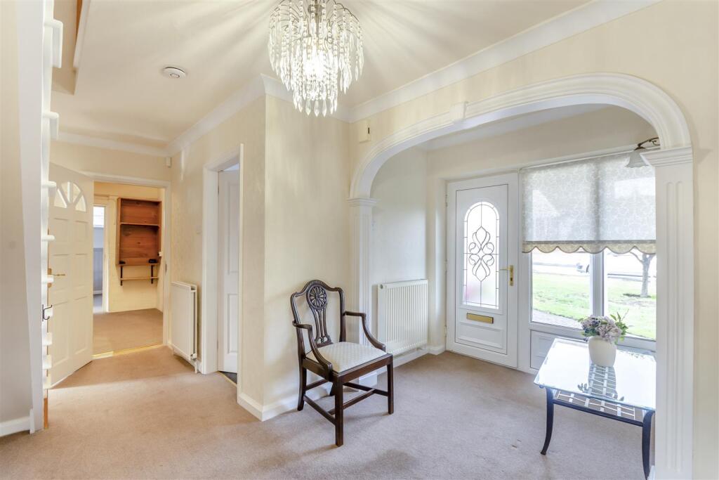 House in Mansfield, Berry Hill - More