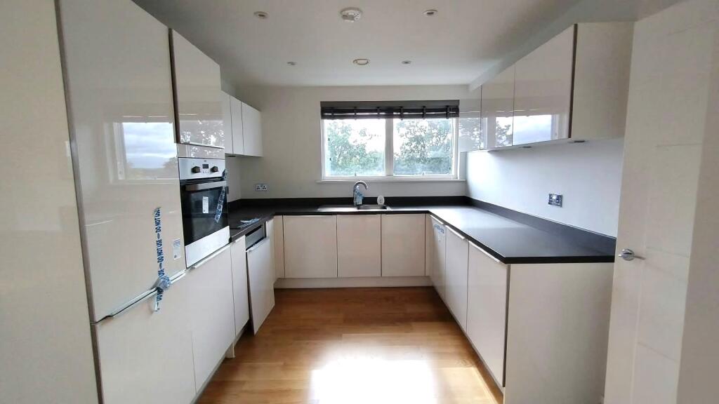 Apartment in Bracknell, Easthampstead - More