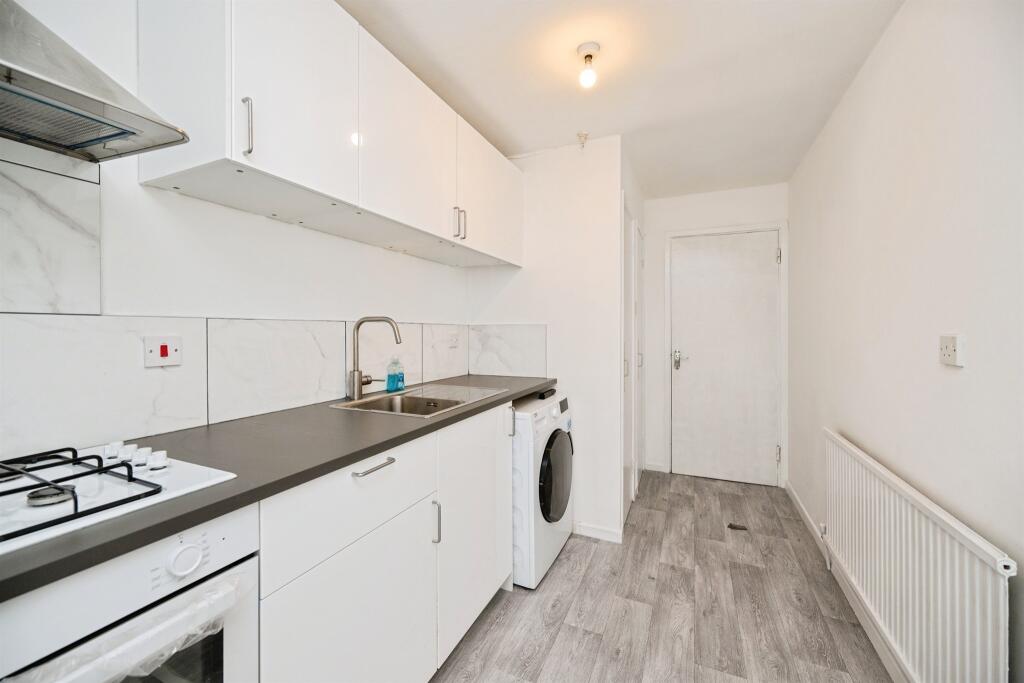 Apartment in Dudley, Springs Mire - View 5