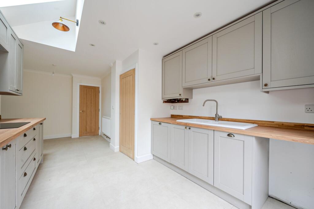 House in Waverley, Haslemere - View 4