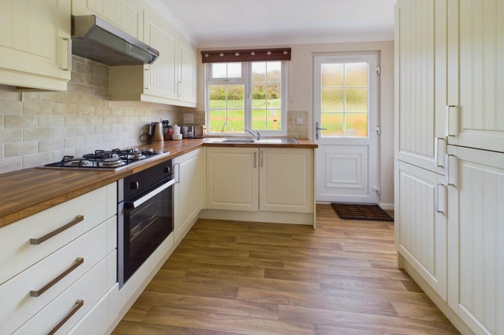 Elmtree Avenue, Tickenham, Clevedon, North Somerset, BS21 photo 4