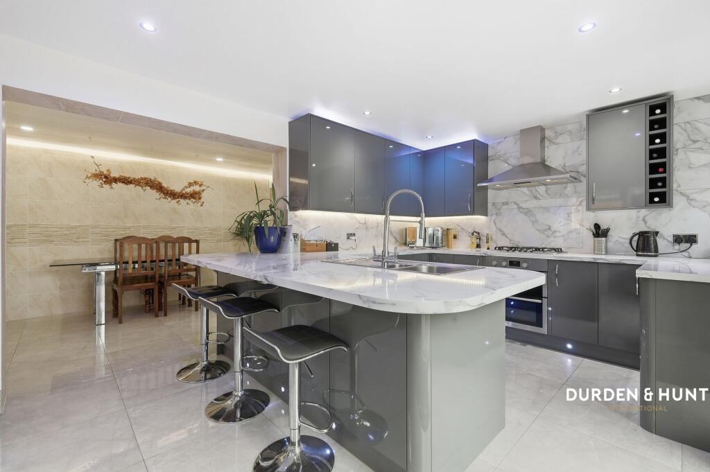 Latchford Place, Chigwell, IG7 - More