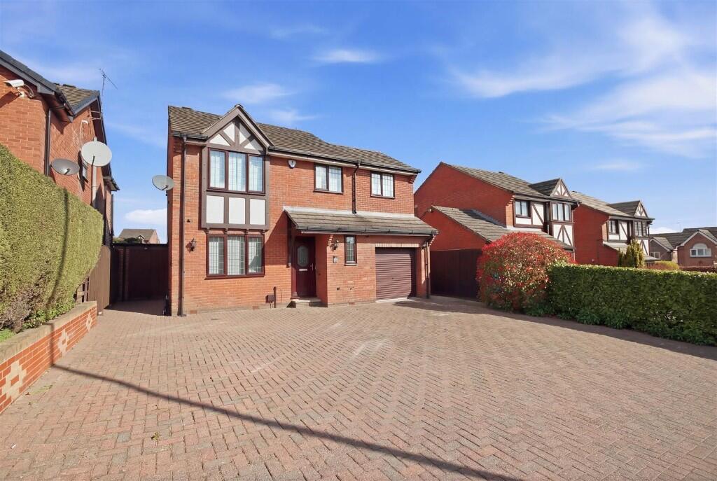 Main image of property: Whitecotes Lane, Chesterfield, Derbyshire, S40