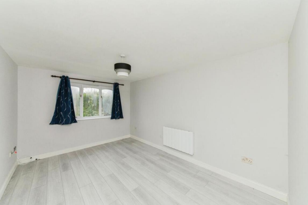 Apartment in Watford, Hertfordshire - More