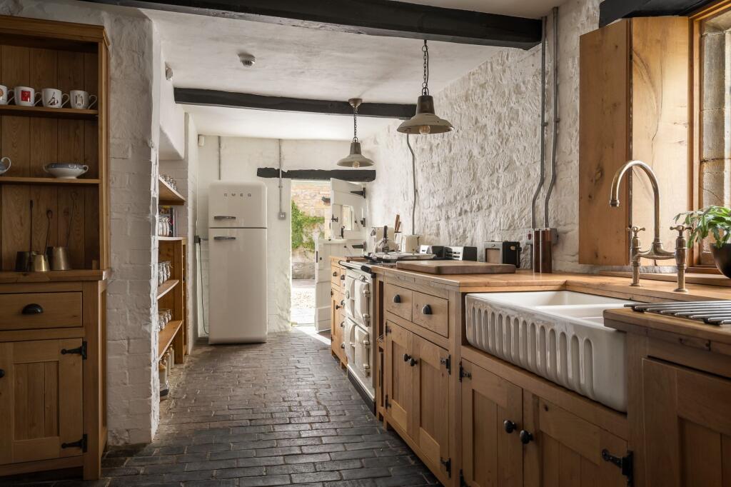 House in Worcester - View 5