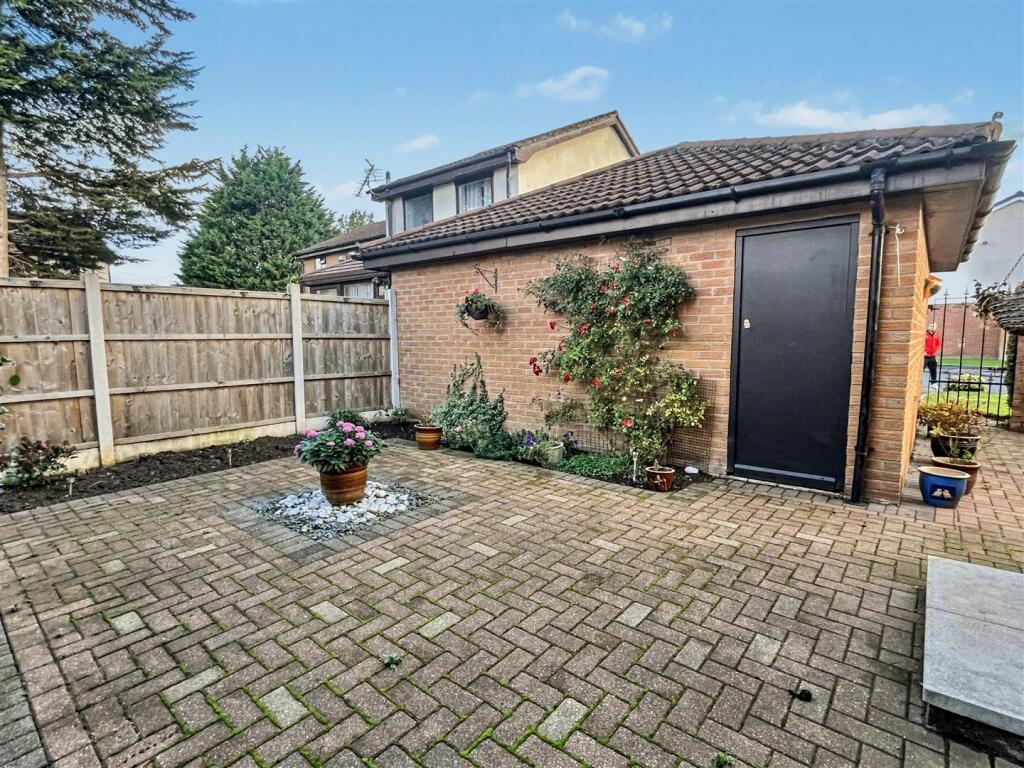 Widgeon Road, Broadheath, Altrincham photo 4