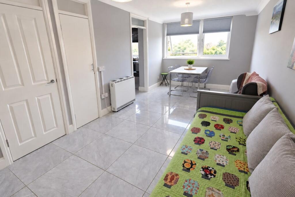 Apartment in Bromley - View 2