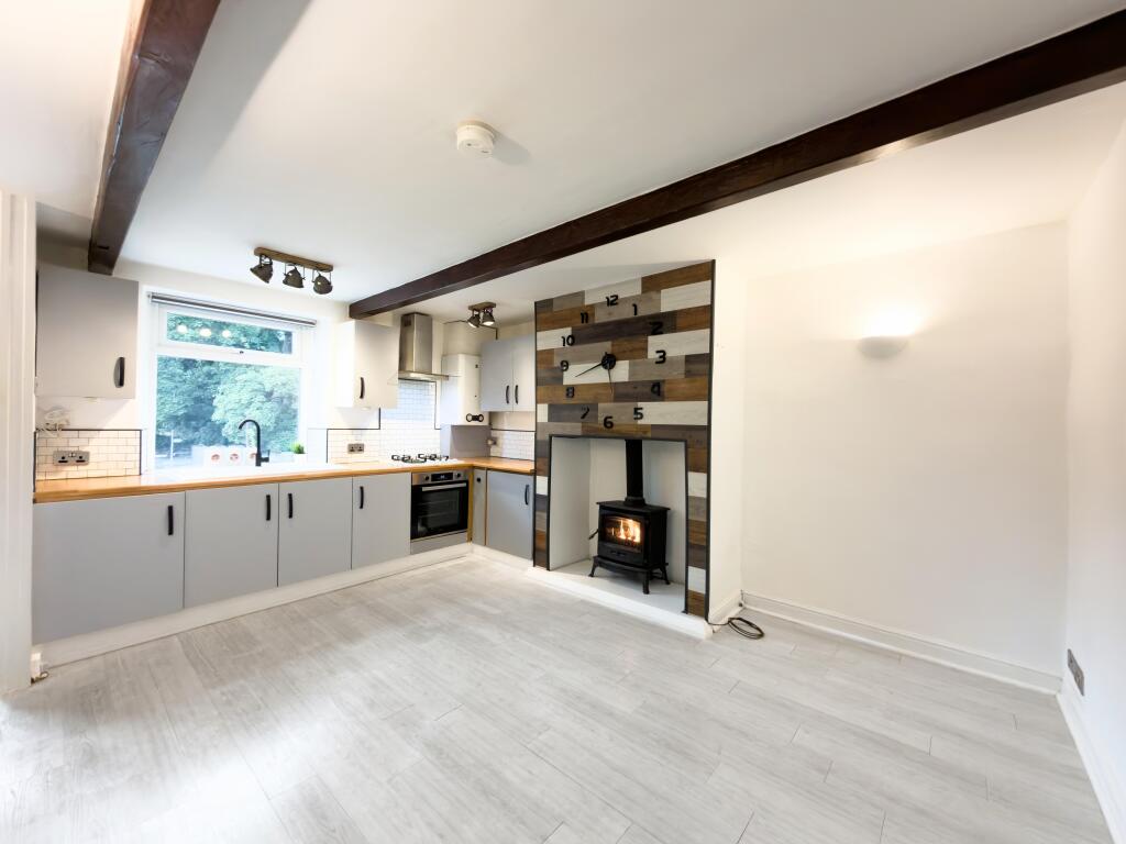 House in Huddersfield - View 5
