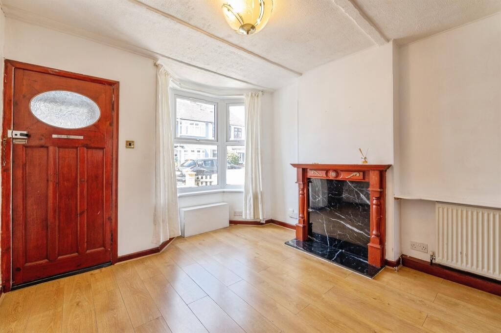 House in Rainham - View 4