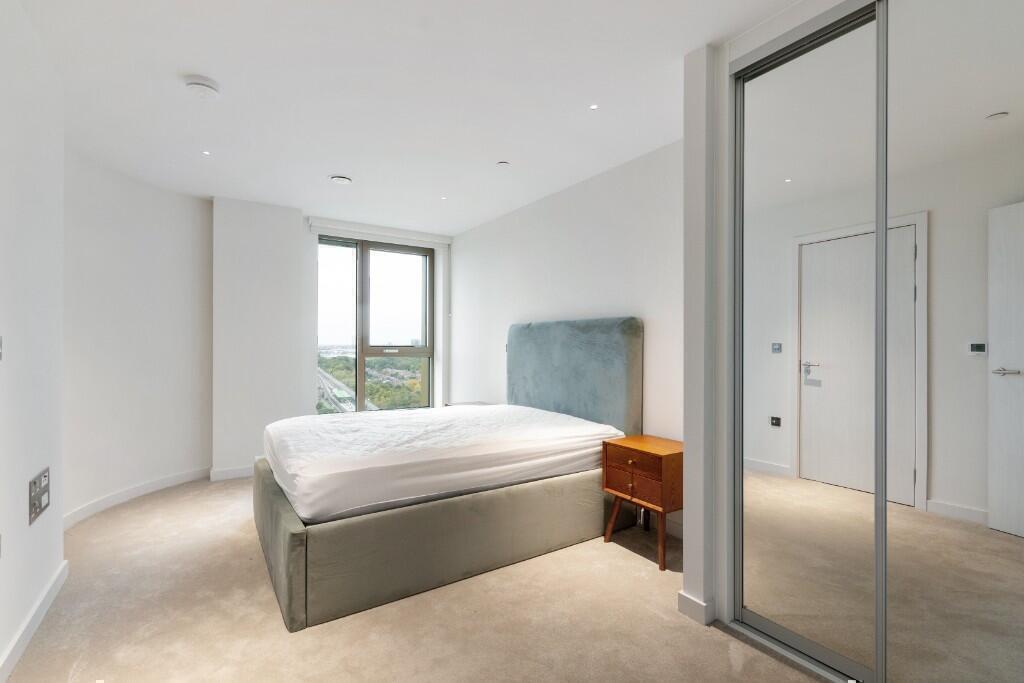 Apartment in Southall - View 3