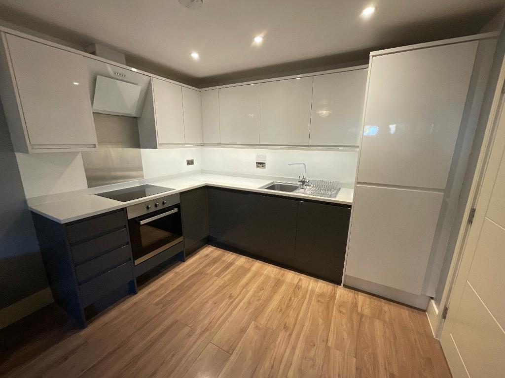 Apartment in Romford, Rush Green - View 5