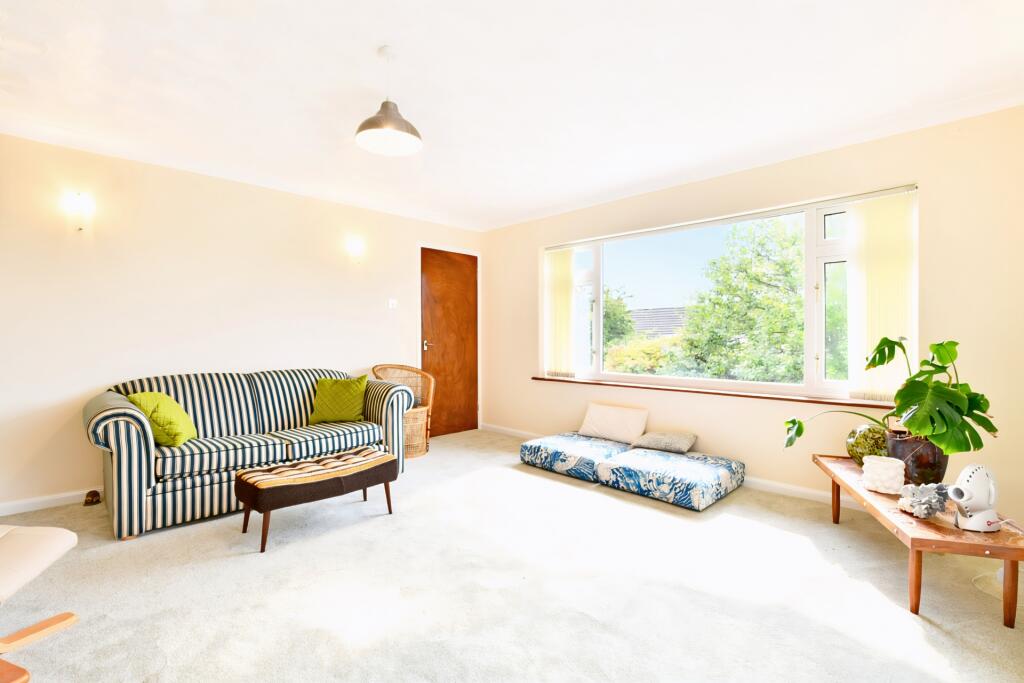House in Newport - View 4