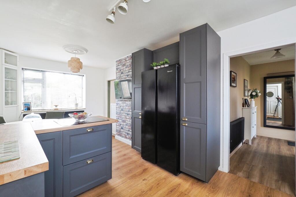 House in Nottingham, Clifton - View 4