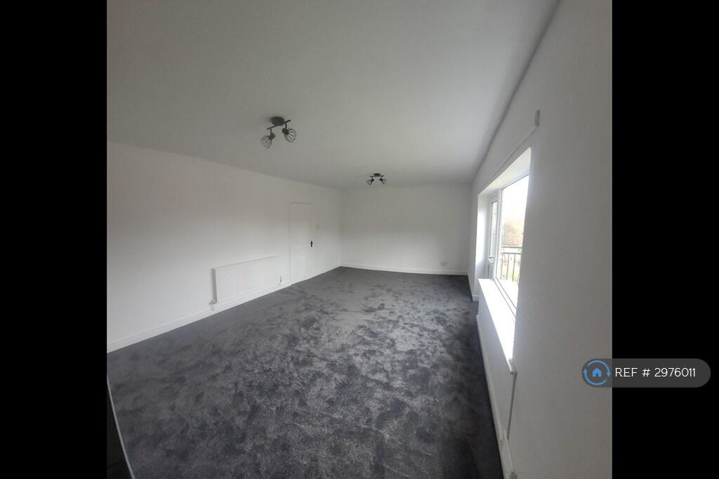 Apartment in Oldham, Greater Manchester - View 2