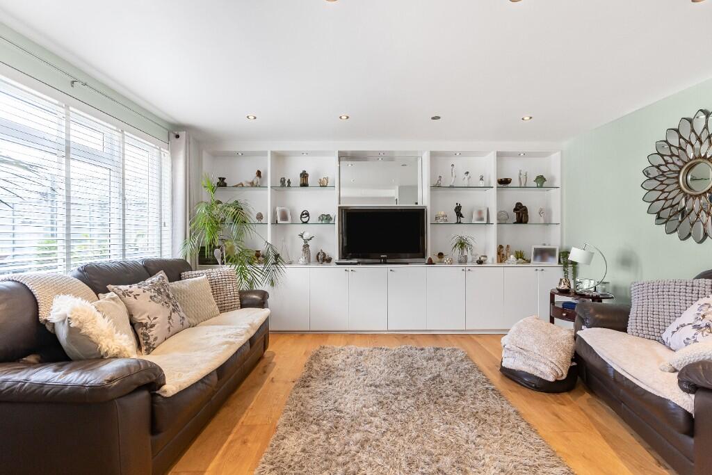 Allard Close, Waltham Cross, Hertfordshire, EN7 photo 4