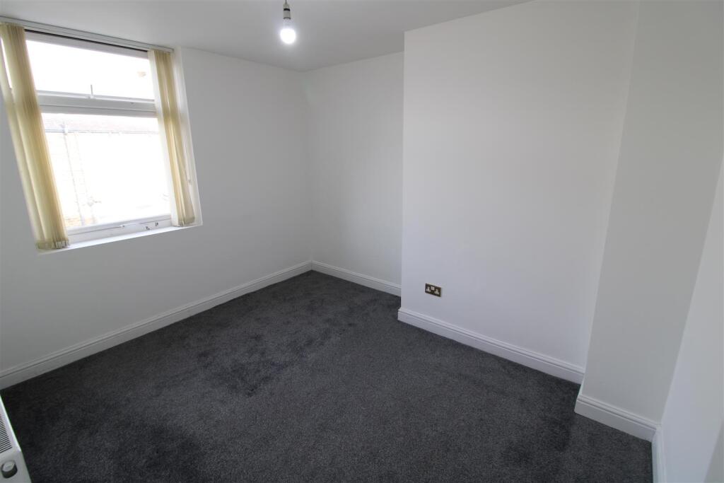 House in Kirklees, Stile Common, Primrose Hill - More