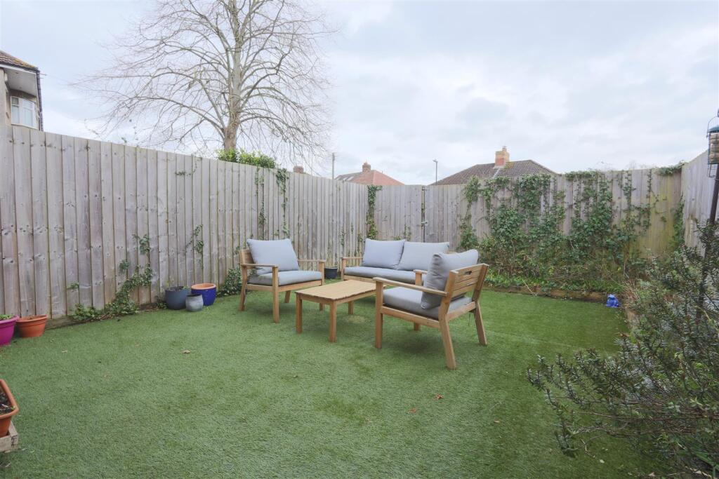 Ground Floor Flat, Mulberry Walk, Coombe Dingle, Bristol photo 2