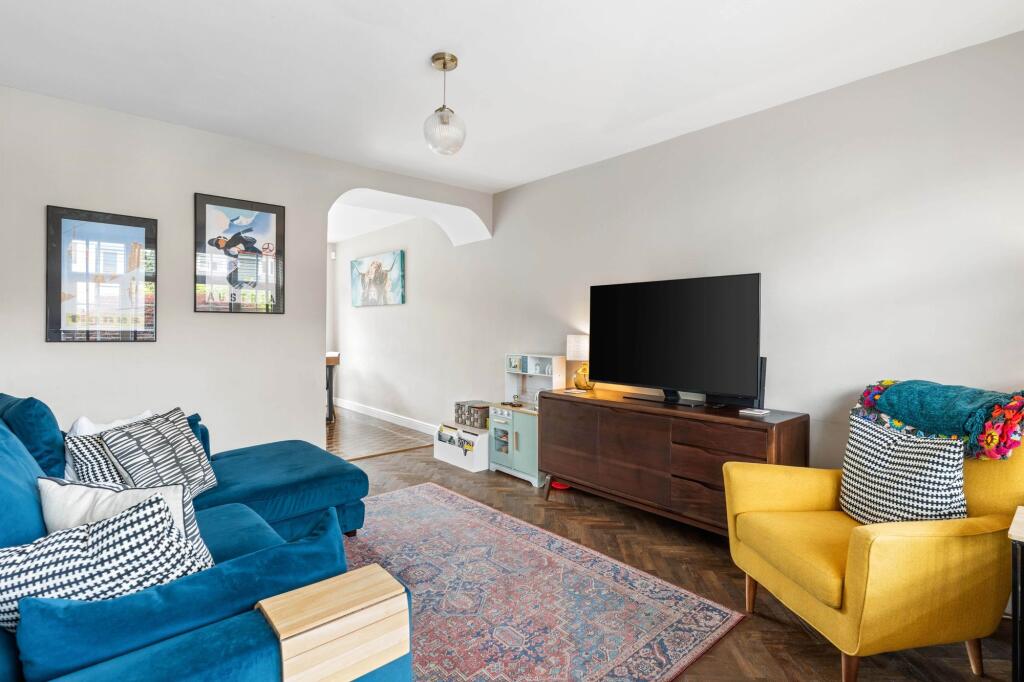House in Bishop's Stortford, Hockerill - View 3
