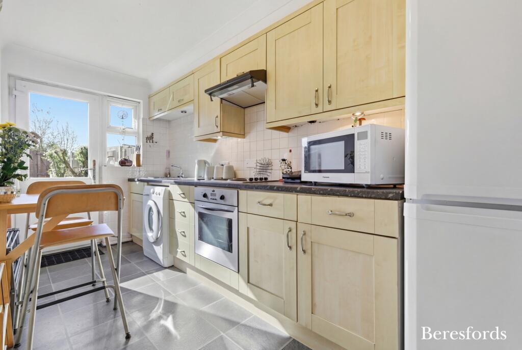 Apartment in Basildon, Billericay - View 4
