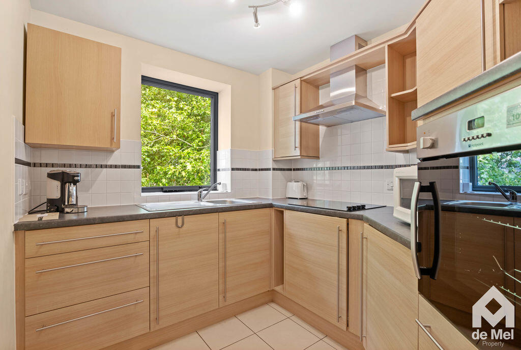 Apartment in Gloucester - View 2