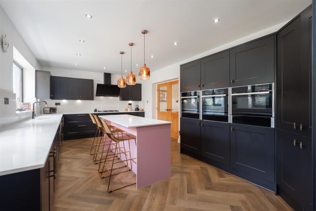 Dunbottle Close, Mirfield, WF14 9JD photo 2
