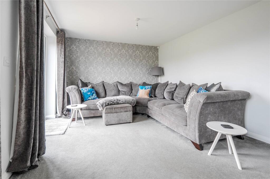Larch Grove, Bletchley, MK2 photo 4