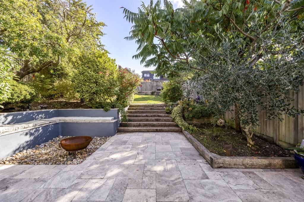 Westfield Crescent, Patcham, Brighton photo 4
