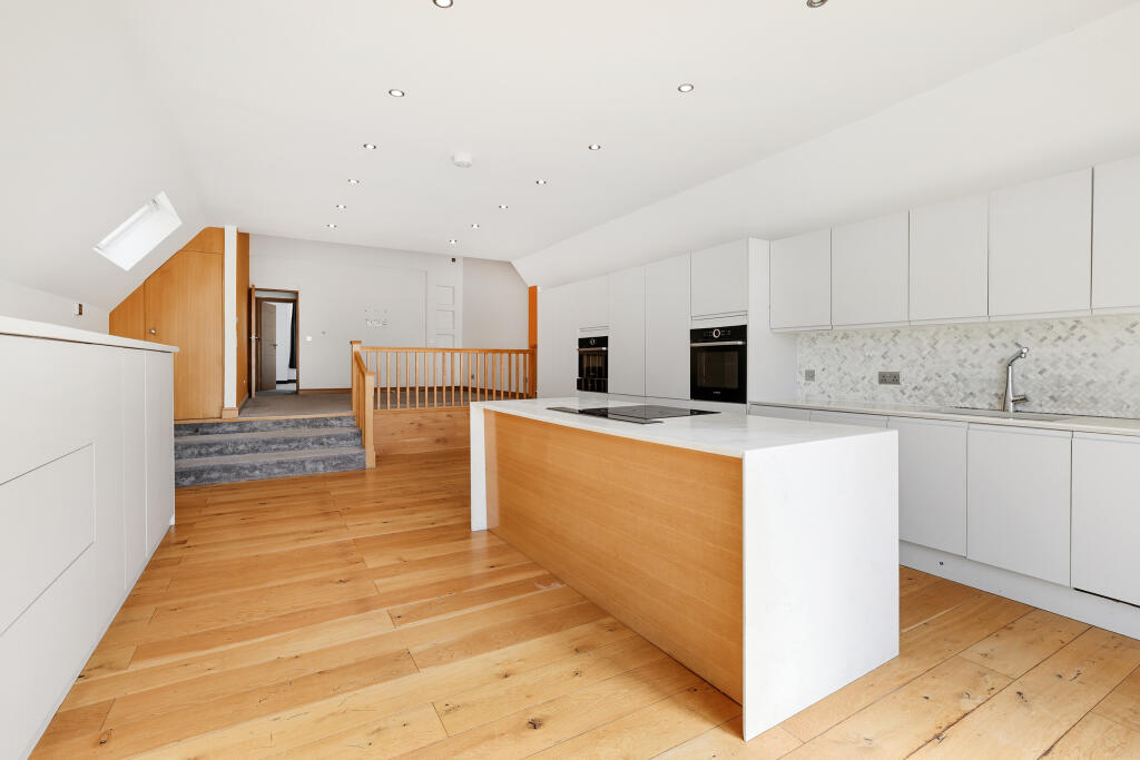 House in London, Perivale - View 2